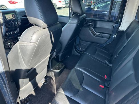 Used 2017 Jeep Wrangler Unlimited Sahara AWD/4WD image 17