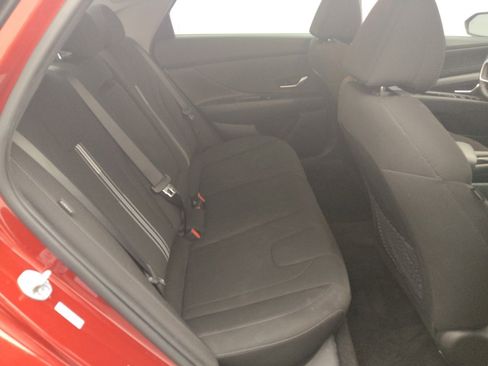 Used 2025 Hyundai Elantra SEL image 19