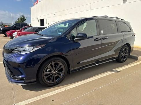 Used 2026 Toyota Sienna XSE FWD image 1