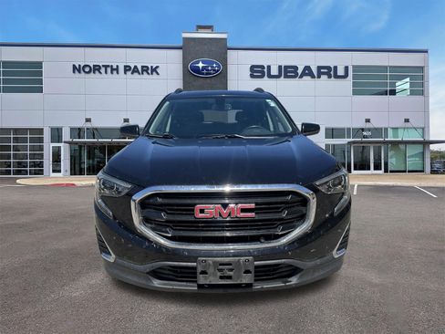 Used 2019 GMC Terrain SLE w/ Driver Convenience Package FWD image 2