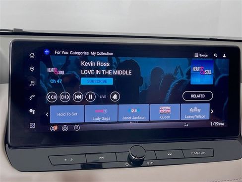 Used 2025 Nissan Rogue SL w/ Tech Package image 16