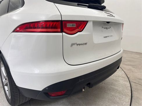 Used 2020 Jaguar F-PACE Premium image 16
