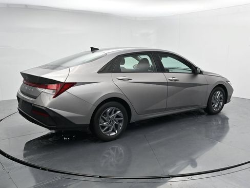 Used 2024 Hyundai Elantra SEL FWD image 8