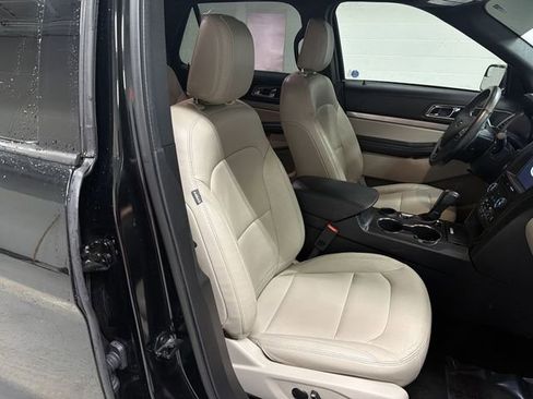 Used 2018 Ford Explorer XLT w/ Equipment Group 202A image 21