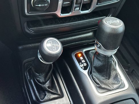 Used 2019 Jeep Wrangler Unlimited Sport S AWD/4WD image 23