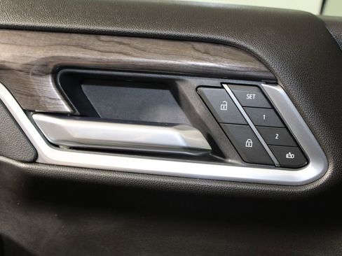 Used 2025 Chevrolet Silverado 1500 LTZ image 20