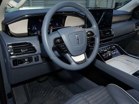 Used 2024 Lincoln Navigator Black Label image 8