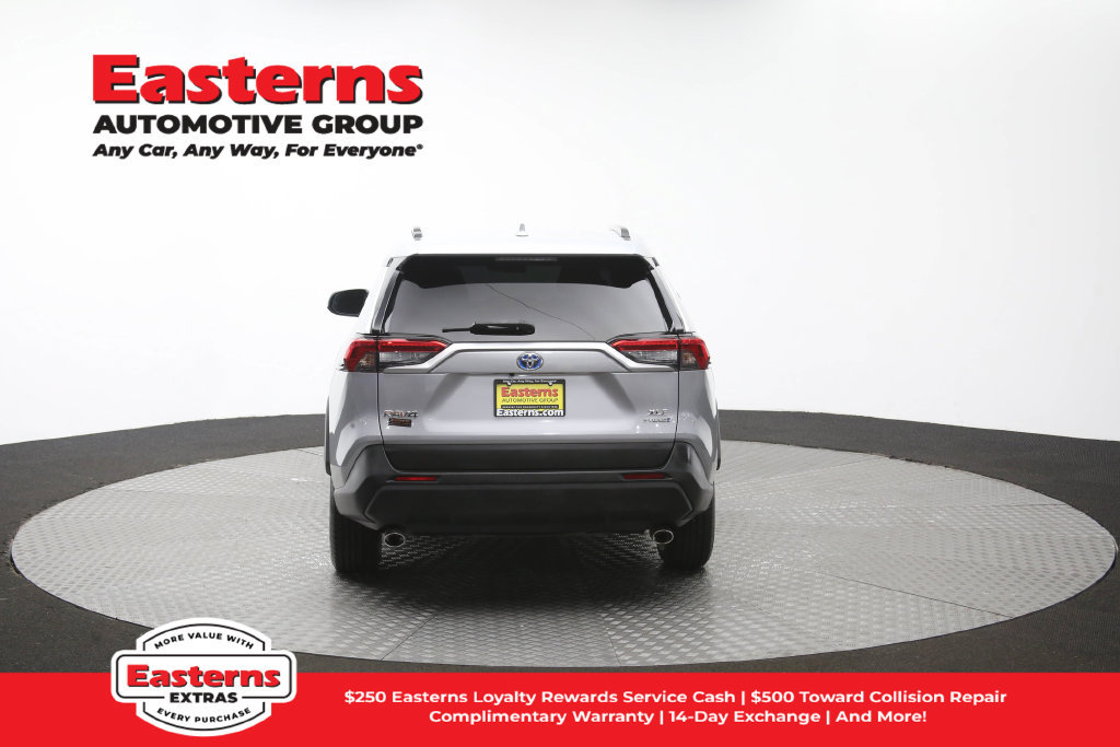 Used 2021 Toyota RAV4 XLE w/ XLE Grade Weather Package AWD/4WD image 39