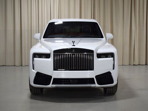New 2026 Rolls-Royce Cullinan Black Badge image 8