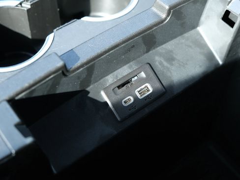 Used 2021 Chevrolet Tahoe Z71 w/ Z71 Signature Package image 42