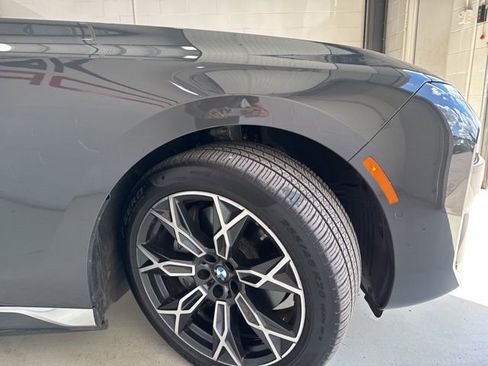 Used 2024 BMW i7 xDrive60 w/ Premium Package image 4