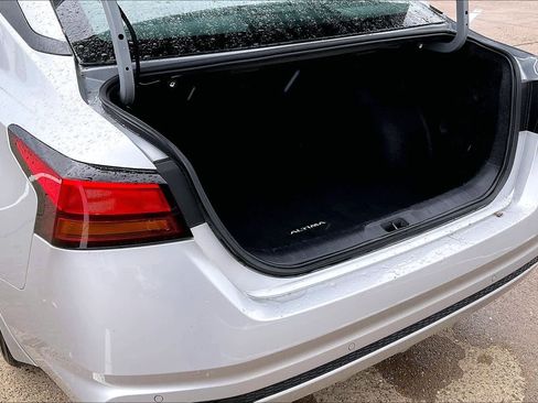 Used 2024 Nissan Altima 2.5 SV image 18