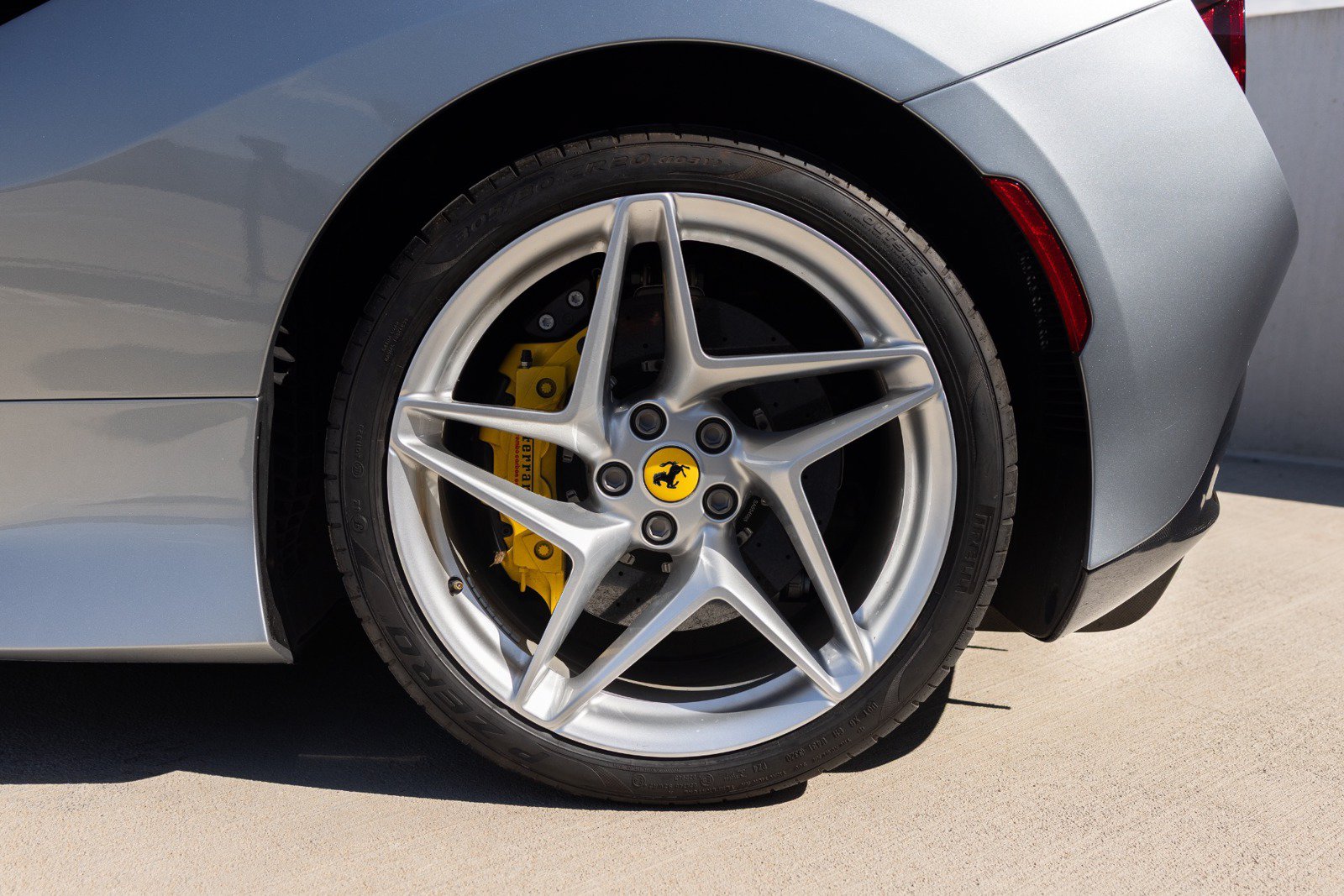 Used 2021 Ferrari F8 Tributo RWD image 16