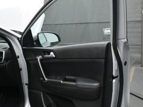 Used 2020 Kia Sportage LX AWD/4WD image 16
