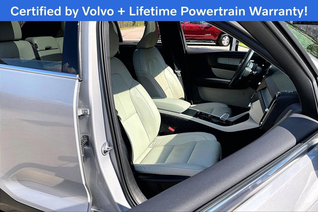 Used 2024 Volvo XC40 B5 Plus AWD/4WD image 10