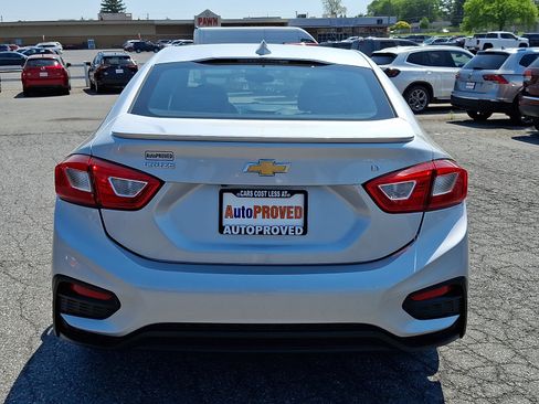 Used 2018 Chevrolet Cruze LT w/ Sun And Sound Package FWD image 5