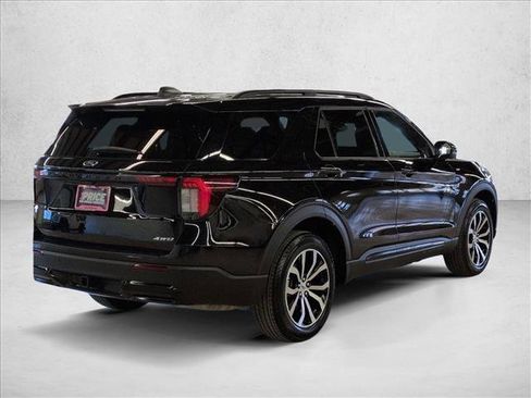 Used 2025 Ford Explorer ST-Line image 5