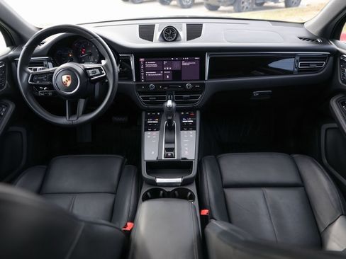 Used 2025 Porsche Macan image 26