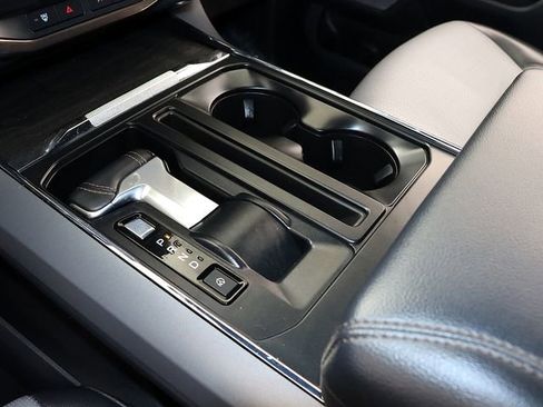 Used 2025 Ford F150 Lightning Lariat image 27