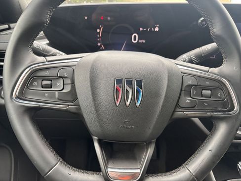Used 2025 Buick Envista Sport Touring image 25