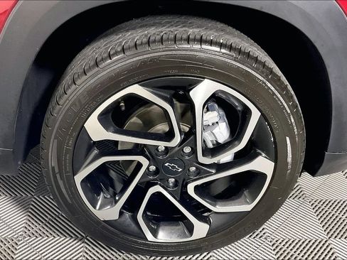 Used 2024 Chevrolet Trax RS FWD image 12