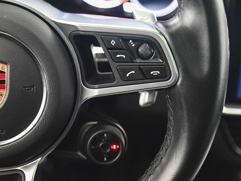 Used 2022 Porsche Cayenne Platinum Edition image 25