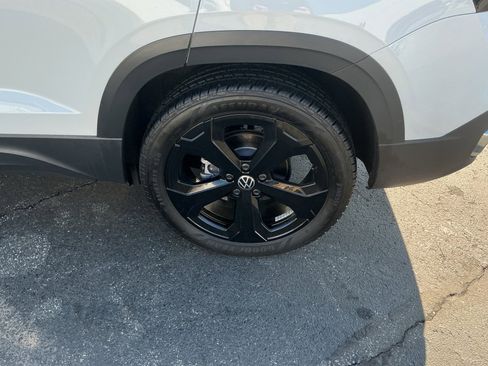 Certified 2025 Volkswagen Taos SEL w/ Black Wheel Plus Package image 26