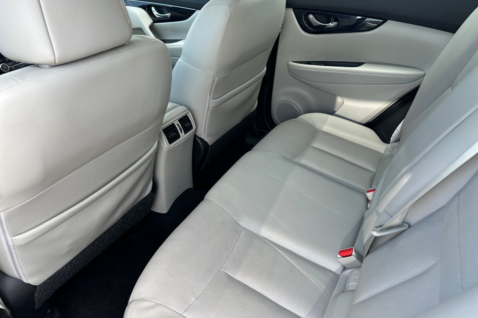 Used 2019 Nissan Rogue Sport SL w/ Premium Package FWD image 27
