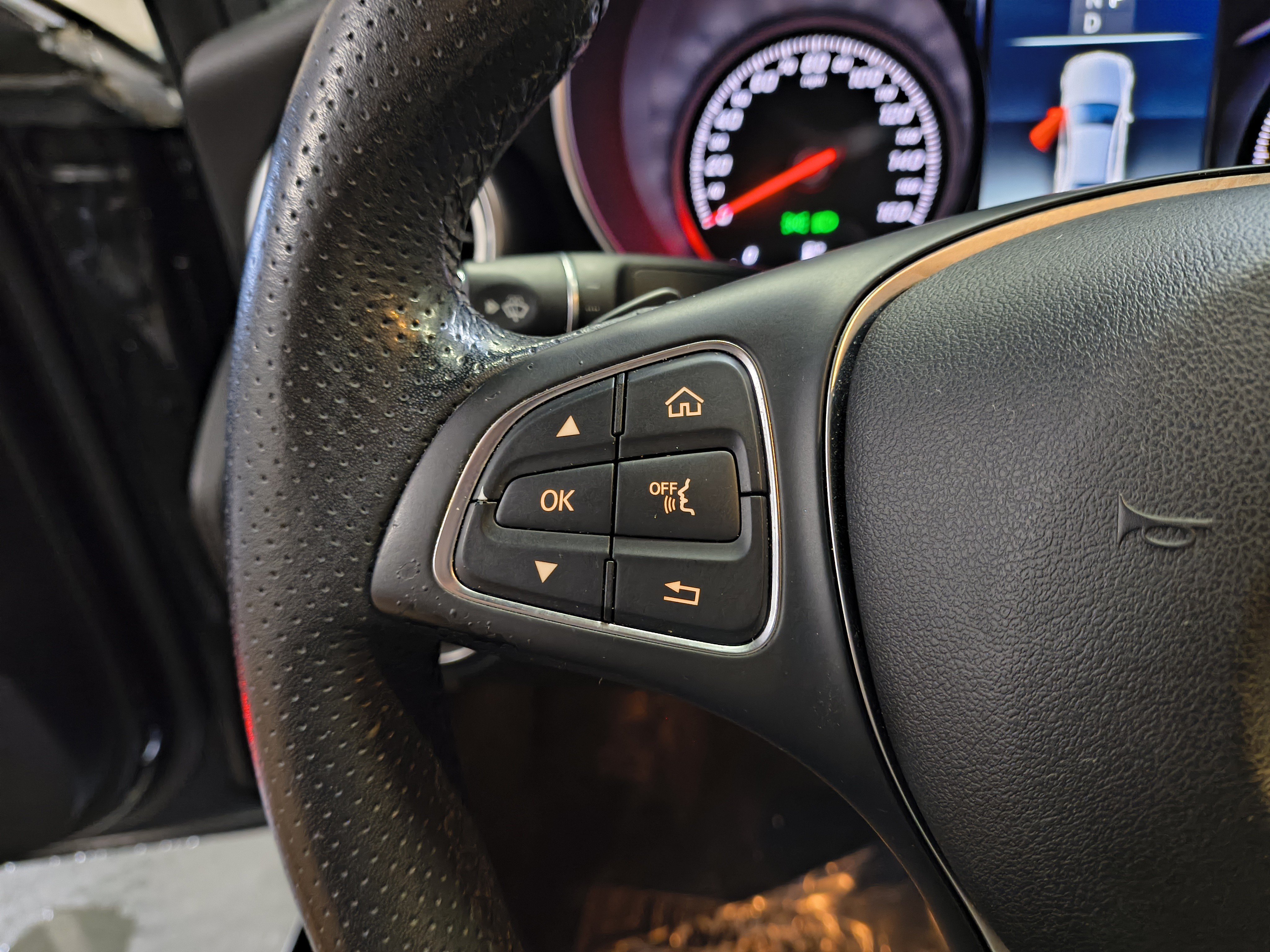 Used 2018 Mercedes-Benz C 300 Sedan image 30