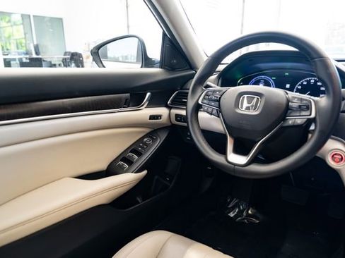 Used 2019 Honda Accord Touring image 11