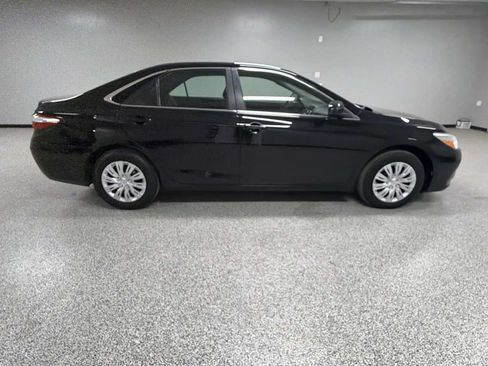 Used 2017 Toyota Camry LE FWD image 2