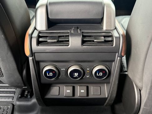 Used 2024 Land Rover Defender 130 X-Dynamic SE AWD/4WD image 39