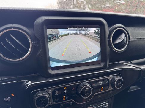 Used 2021 Jeep Wrangler Unlimited Sahara w/ Uconnect 4C Nav & Sound Group image 17