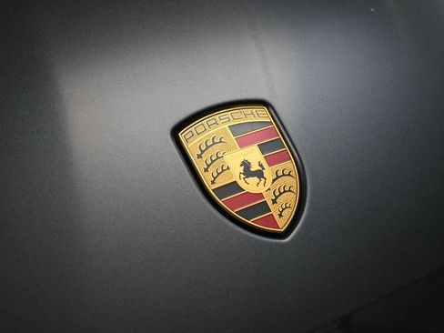 Certified 2022 Porsche Macan image 13