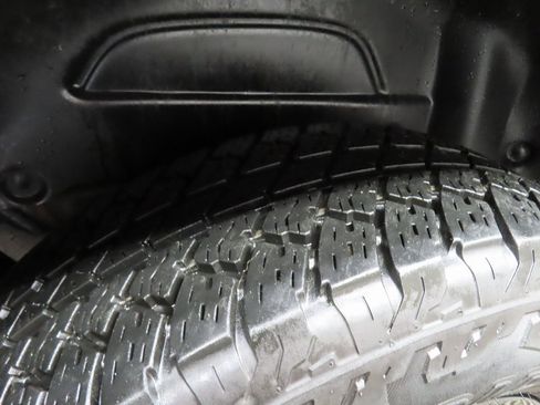 Used 2023 Jeep Wrangler Unlimited Sahara image 31