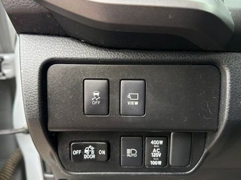 Used 2020 Toyota Tacoma TRD Off-Road w/ TRD Premium Off Road Package AWD/4WD image 17