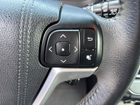 Used 2016 Toyota Sienna SE Premium FWD image 19