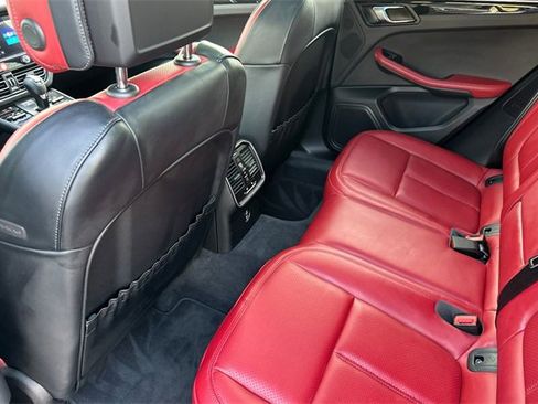 Used 2025 Porsche Macan image 11