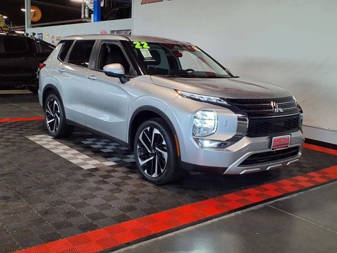 Used 2022 Mitsubishi Outlander SE AWD/4WD image 2