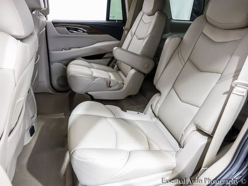 Used 2018 Cadillac Escalade Premium Luxury image 10
