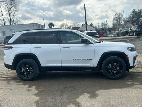 New 2026 Jeep Grand Cherokee Limited w/ Limited Altitude Package AWD/4WD image 6