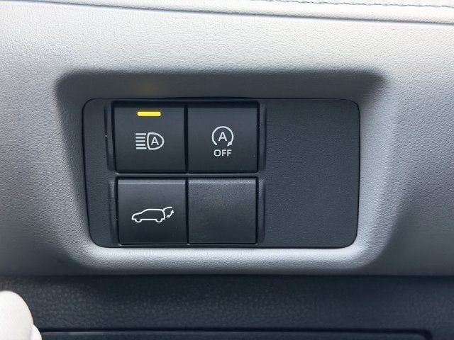 Used 2025 Toyota Highlander LE FWD image 20