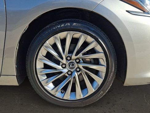 Used 2021 Lexus ES 300h w/ Accessory Package 2 image 9