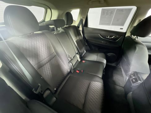 Used 2019 Nissan Rogue SV image 25