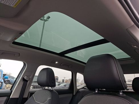Certified 2023 Volkswagen Taos SE w/ Panoramic Sunroof Package image 14