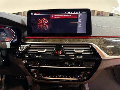 Used 2023 BMW M550i xDrive w/ Executive Package image 18