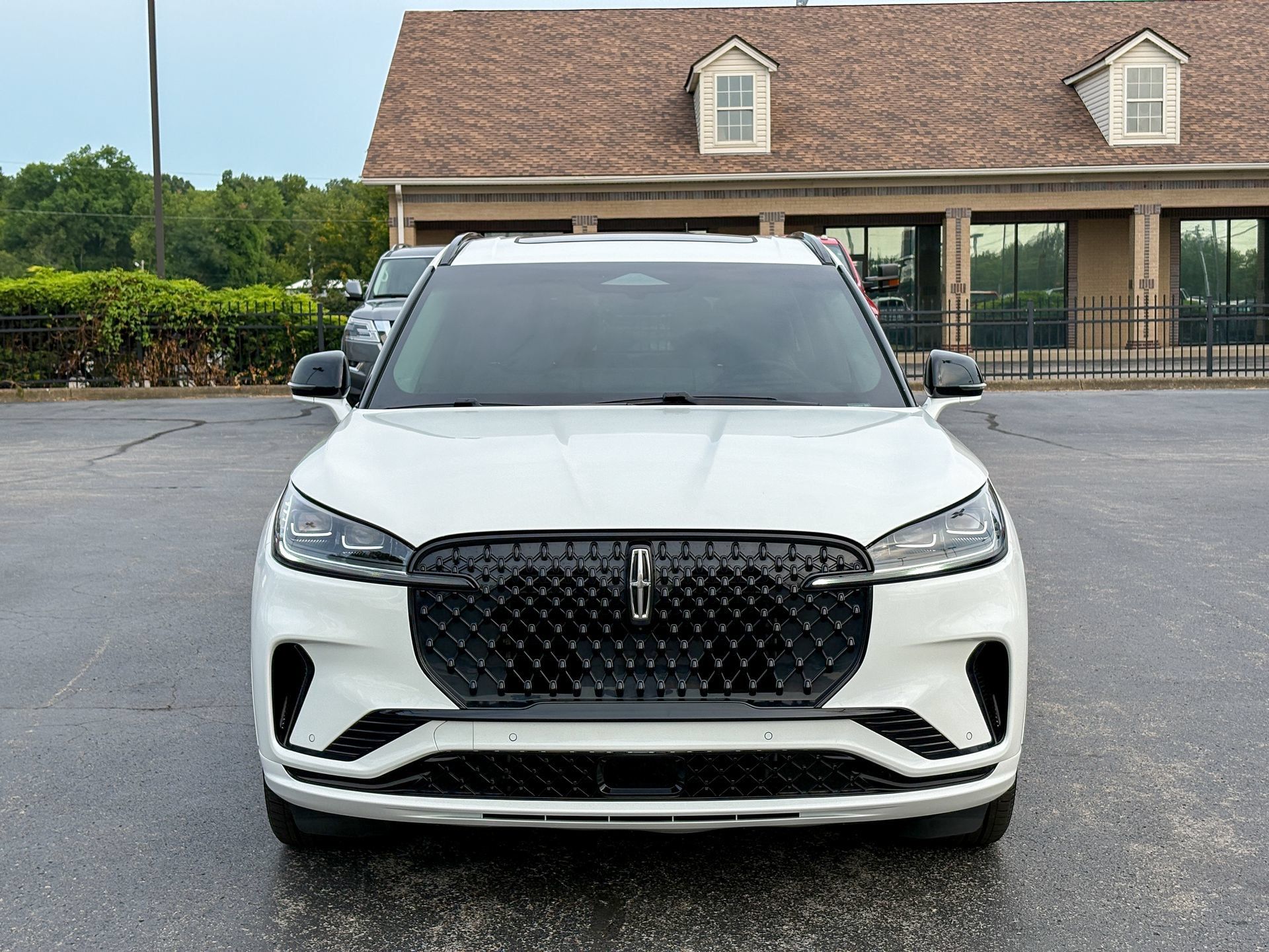 Used 2025 Lincoln Aviator Reserve w/ Luxury Package RWD image 4