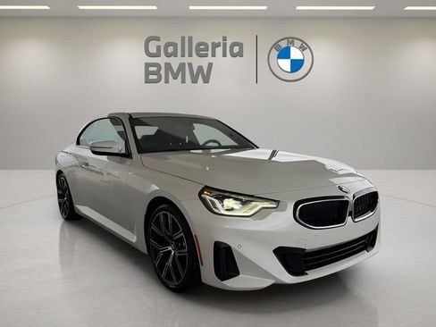 Used 2023 BMW 230i Coupe w/ Premium Package image 4