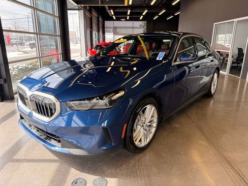 Used 2025 BMW 530i xDrive w/ Premium Package AWD/4WD image 1