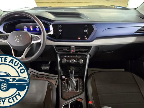 Used 2024 Volkswagen Taos SE image 23